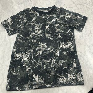 🔥🔥 Nike black and white tee